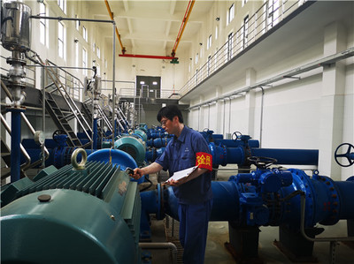 郑州自来水公司侯寨水厂开展“安全红袖章”活动 筑牢污水处理安全防线